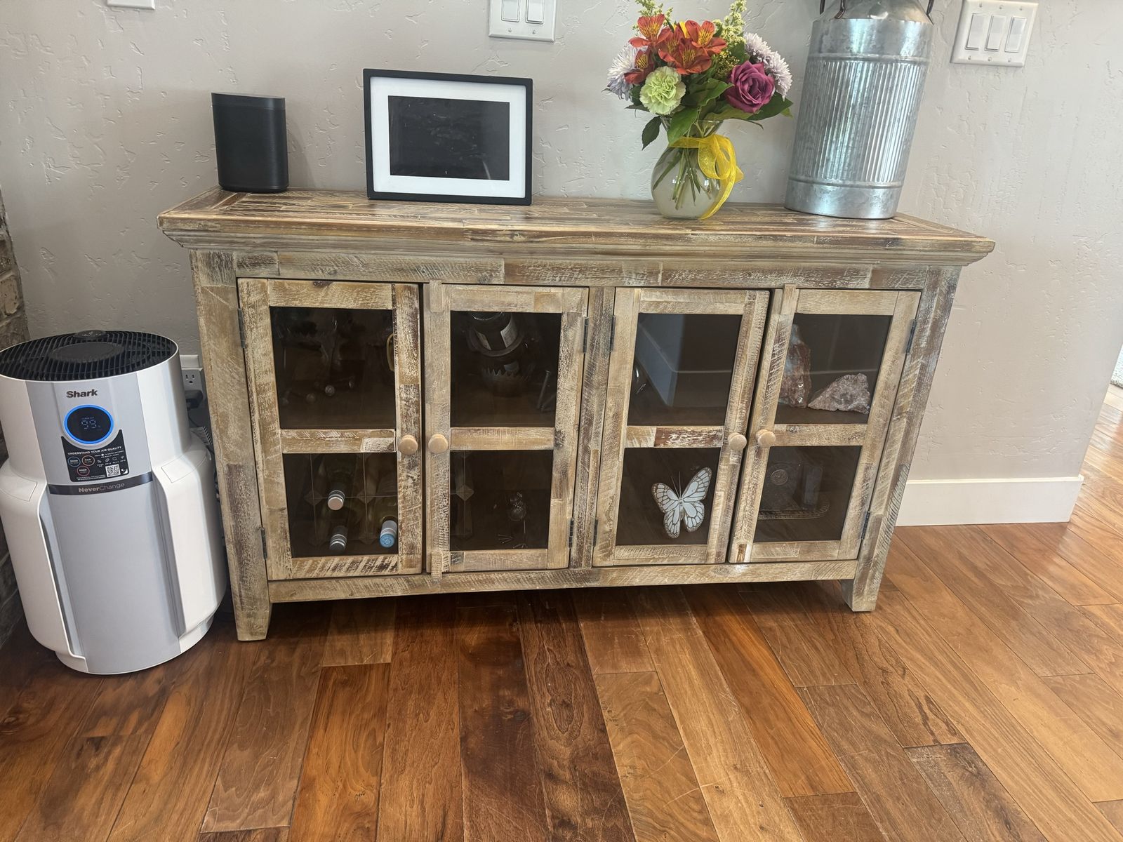 Entryway cabinet