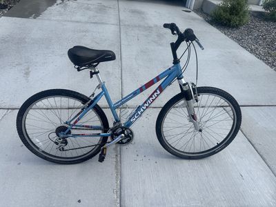 26’’Schwinn High Timber 2.6FS bike very good shape