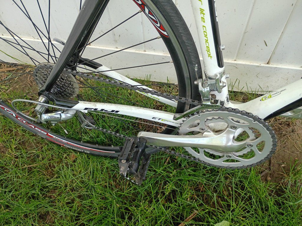 2011 Fuji sl3.0 carbon fiber road bike
