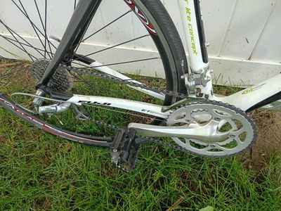 2011 Fuji sl3.0 carbon fiber road bike