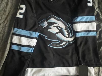 Fanatics Authentic Pro Utah Mammoth Logan Cooley 92 Hockey Jersey Adult Medium New with Tags