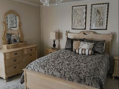Beautiful queen bedroom set