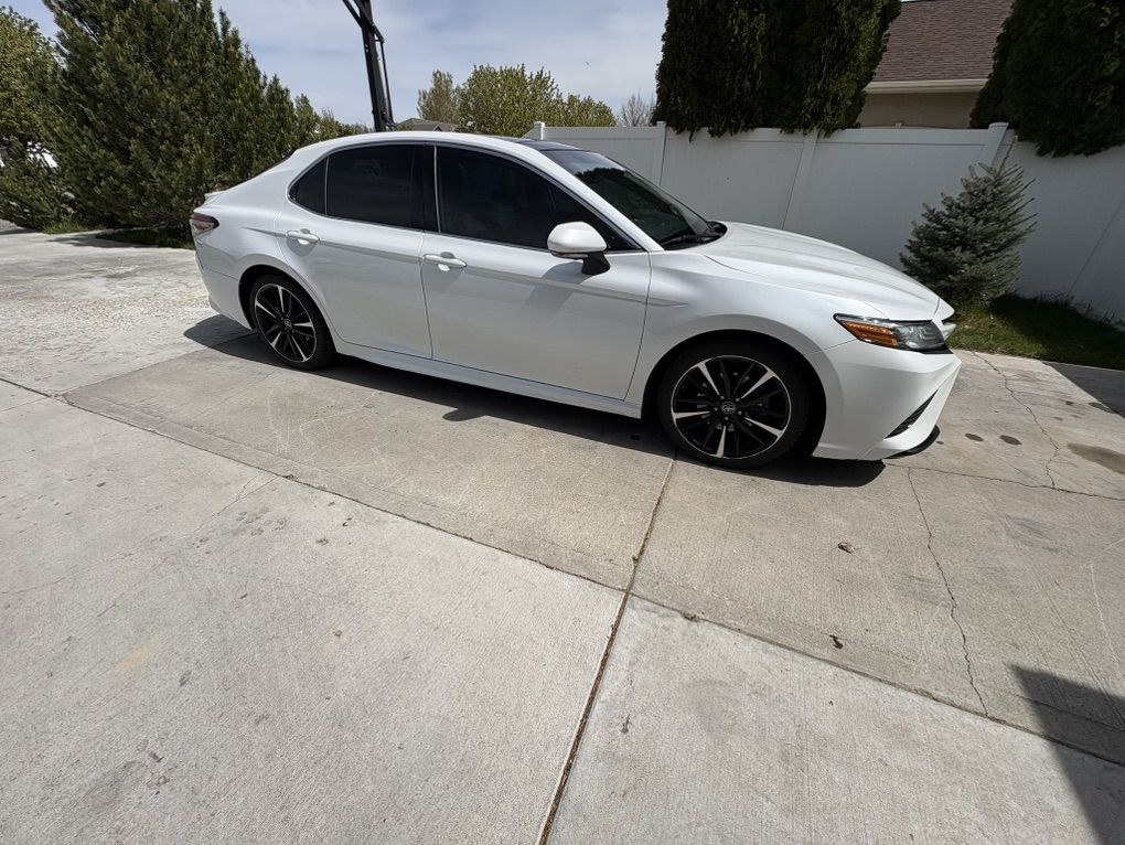2019  Toyota Camry XSE White Pearl