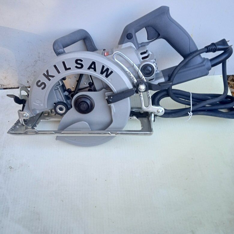 skillsaw 7 1/4" worm drive.