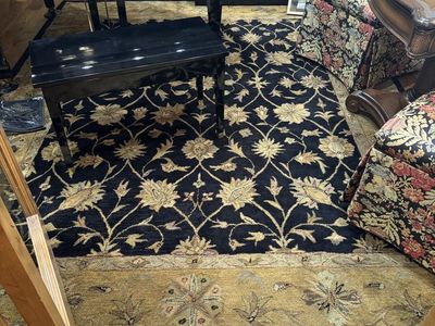 Elegant Black & Gold Floral Area Rug - Excellent Condition, Hand-Knotted Style