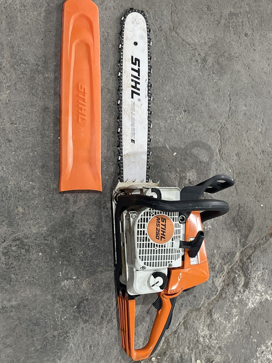 Stihl MS 250 gas-powered chainsaw featuring a 45.4 cc