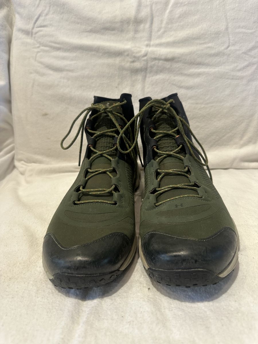 Under Armour men’s size 12 olive green/black lightweight trail boots