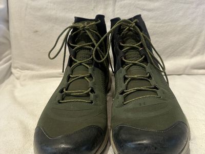 Under Armour men’s size 12 olive green/black lightweight trail boots