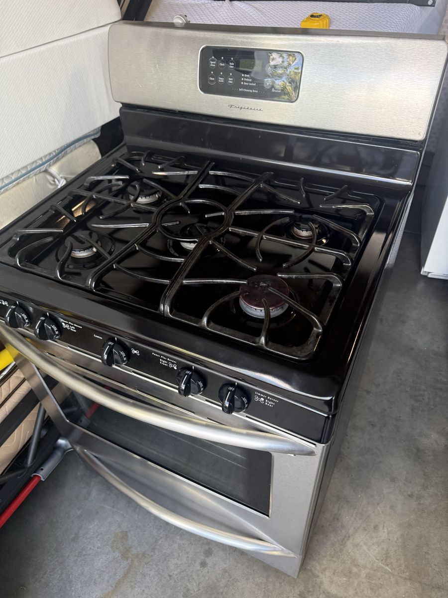 Frigidaire Gas Range Stove with Stainless Steel and Black Finish works great we moved and there is no gas so got electric $160