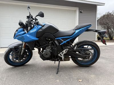 2023 Suzuki GSX 8S