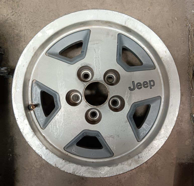 1991 Jeep Cherokee 15x7 Aluminum Wheel