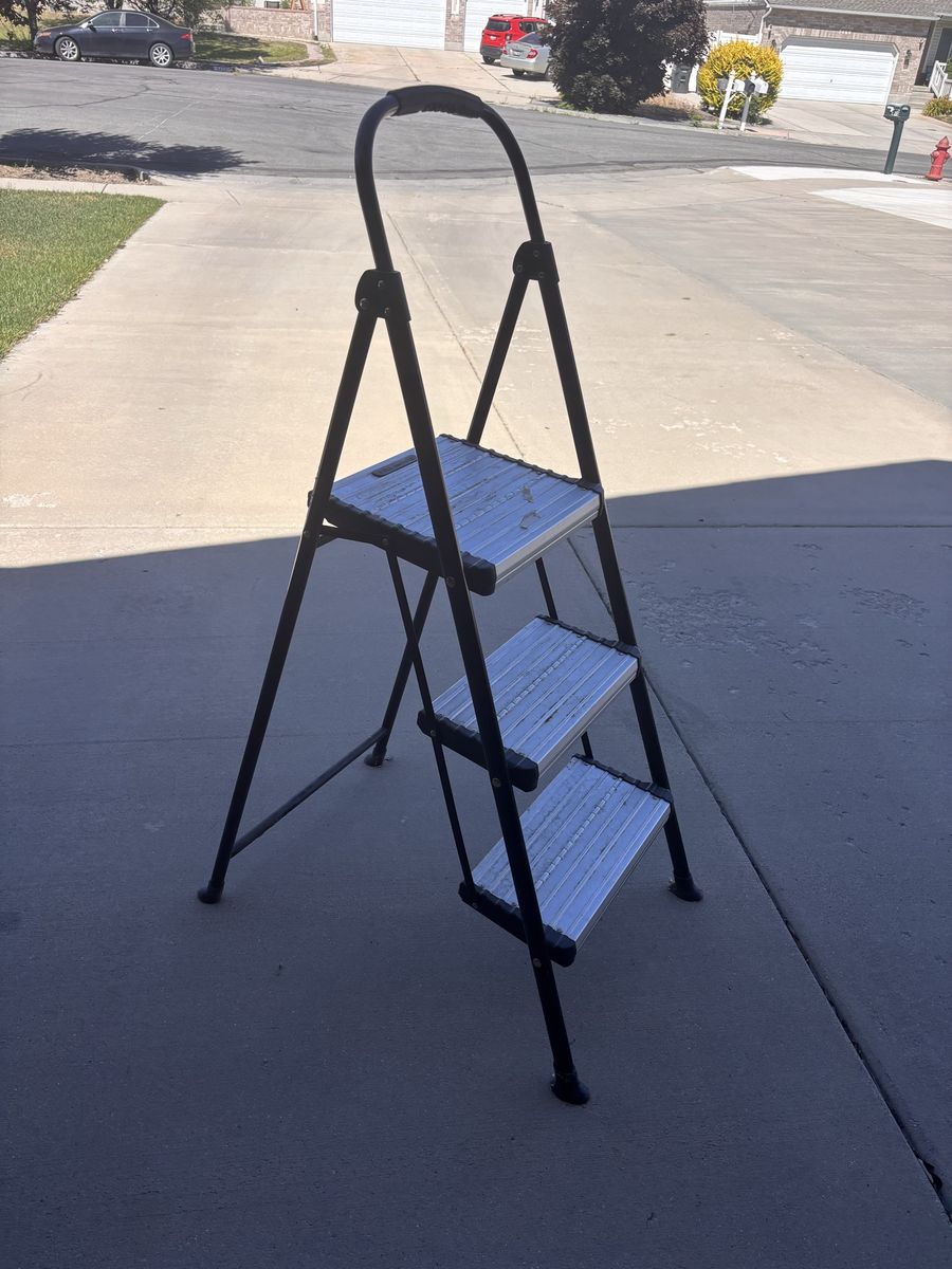Folding 3-Step Ladder with Handrail, Lightweight & Portable