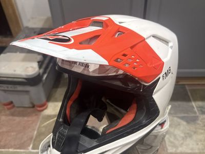 Alpinestars Tech 7 Boots size 11, M8 helmet size M