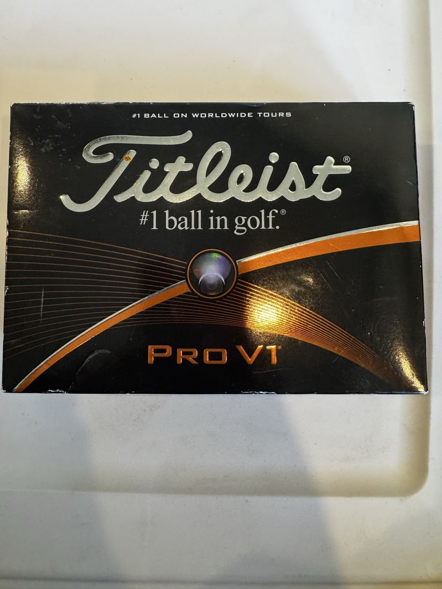 12 Titleist pro V1