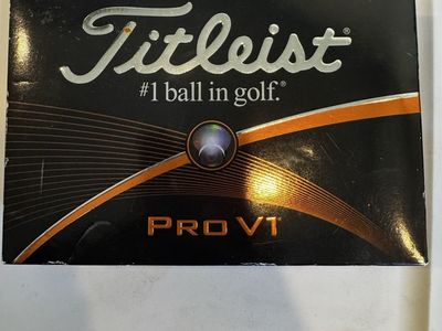 12 Titleist pro V1