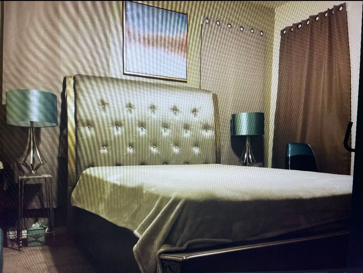 Queen Bed