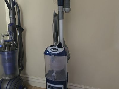 Shark Navigator Lift-Away Deluxe Vacuum Cleaner