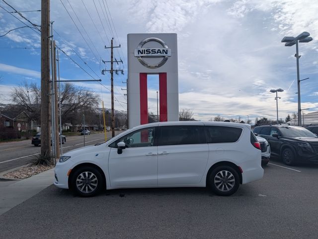 2023 Chrysler Pacifica Plug-In Hybrid Touring L