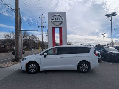 2023 Chrysler Pacifica Plug-In Hybrid Touring L