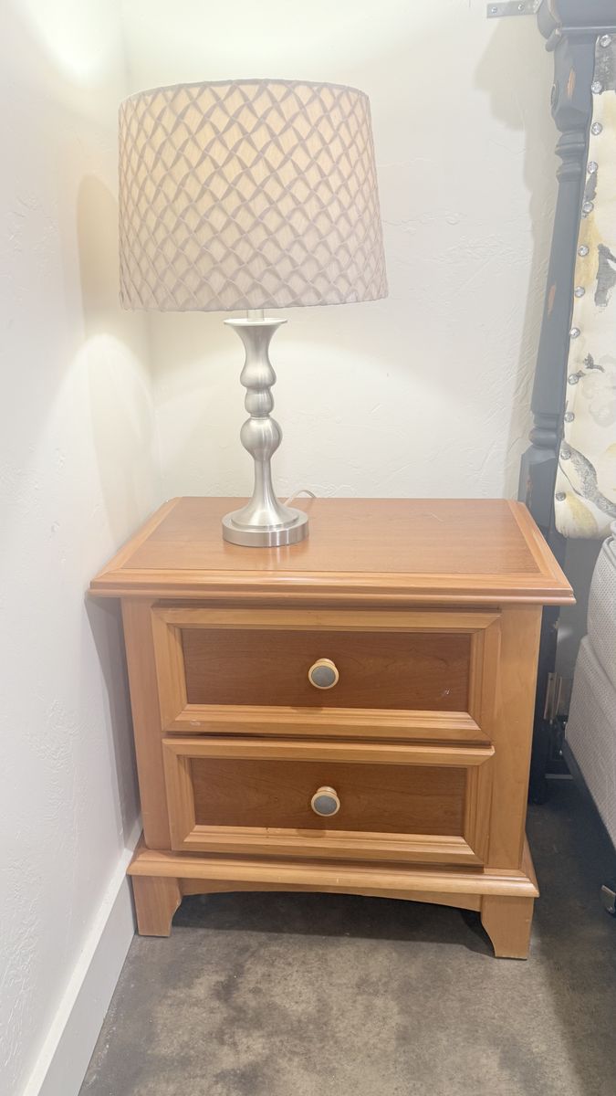 Wooden 2-Drawer Nightstand with Silver Knobs - Bedroom Side Table with lamp