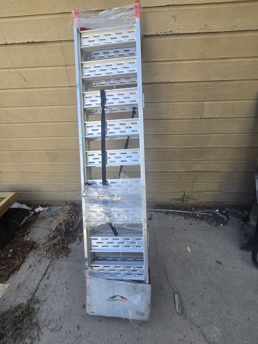 CargoSmart Aluminum Loading Ramp