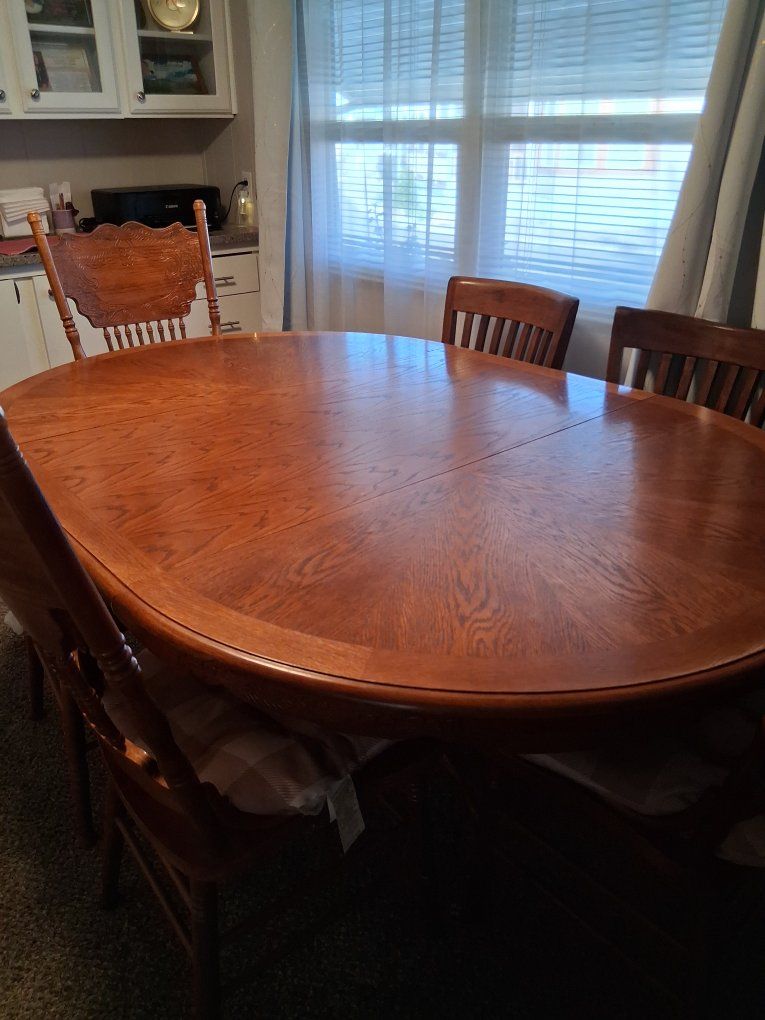 Oak Oval Dining Table with 6 Chairs - Traditional Style, Extendable Leaf