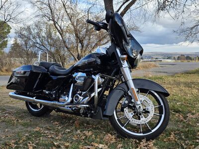 2023 Harley-Davidson FLHX Street Glide w/low miles