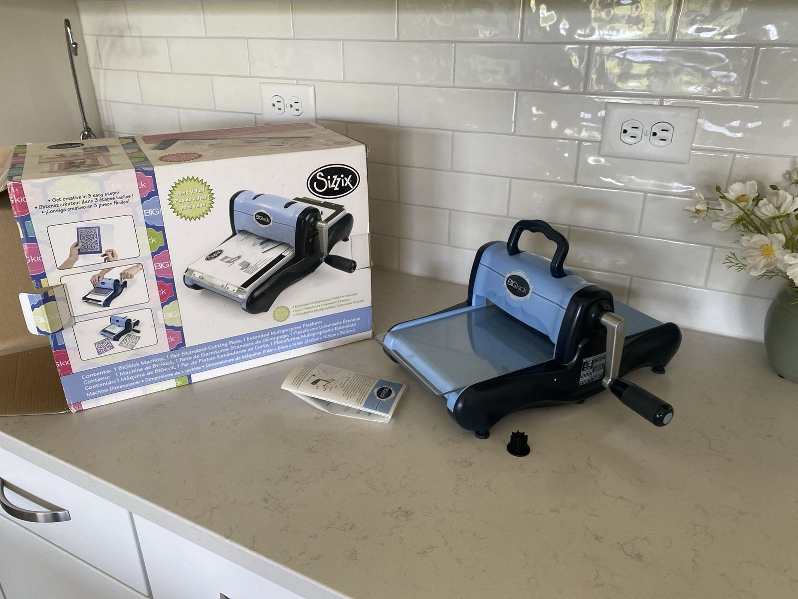 Sizzix BIGkick Die Cutting & Embossing Machine with Box and Manual