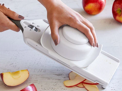 Pampered Chef Simple Slicer.