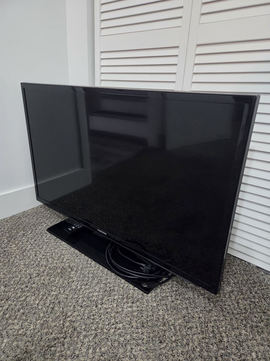 Samsung TV- 37"