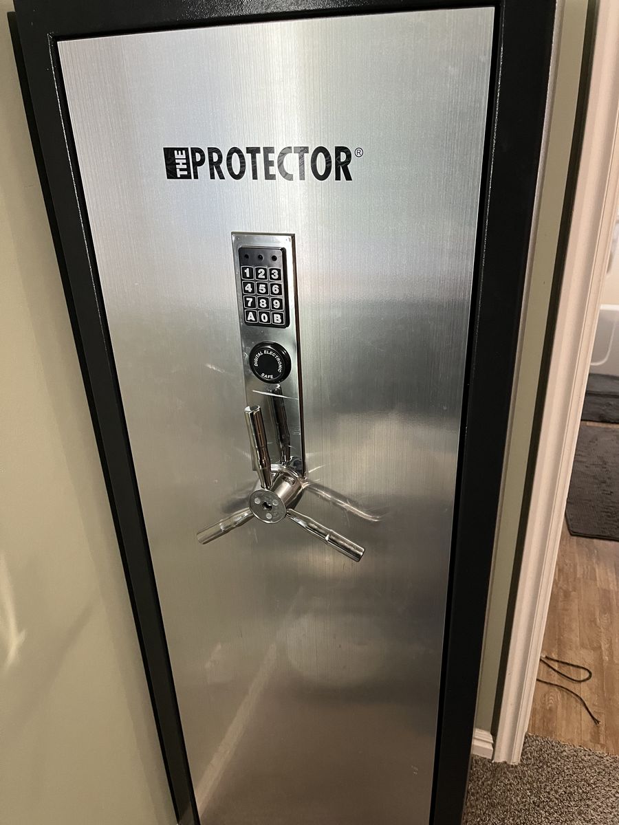 Brinks protector 12 gun safe