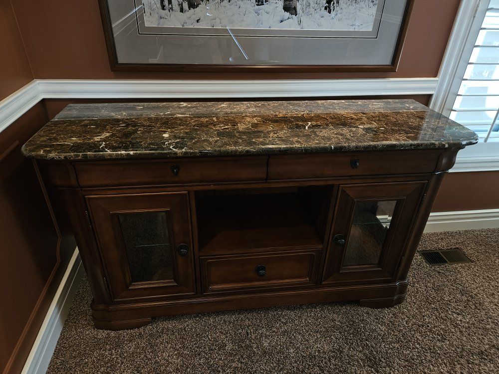 Cindy Crawford Home Dining Server / Buffet – Beautiful Condition