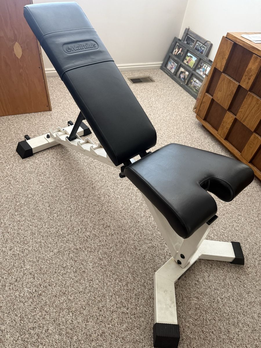 Nautilus Adjustable Weight Bench - Flat, Incline, Decline - Sturdy Home Gym Equipment
