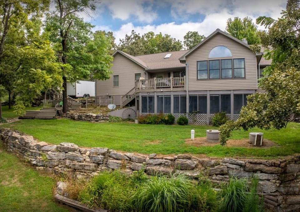 Lake Viking Waterfront Retreat! Gallatin, MO