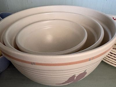 Vintage Southwestern Nesting Mixing Bowls - Set of 3 Ceramic Chili Pepper Design