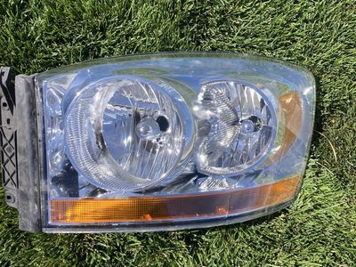 2006 dodge 3500 left headlight