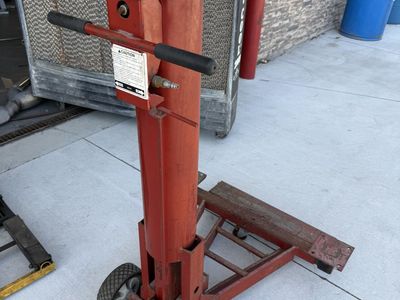 Hydraulic bumper jack
