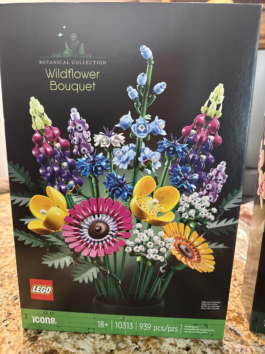 LEGO Wildflower Bouquet - Brand New