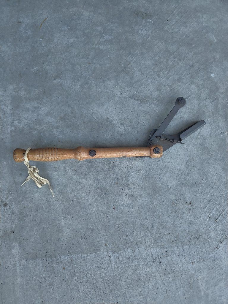 Vintage Hand-Held Clay Pigeon Thrower