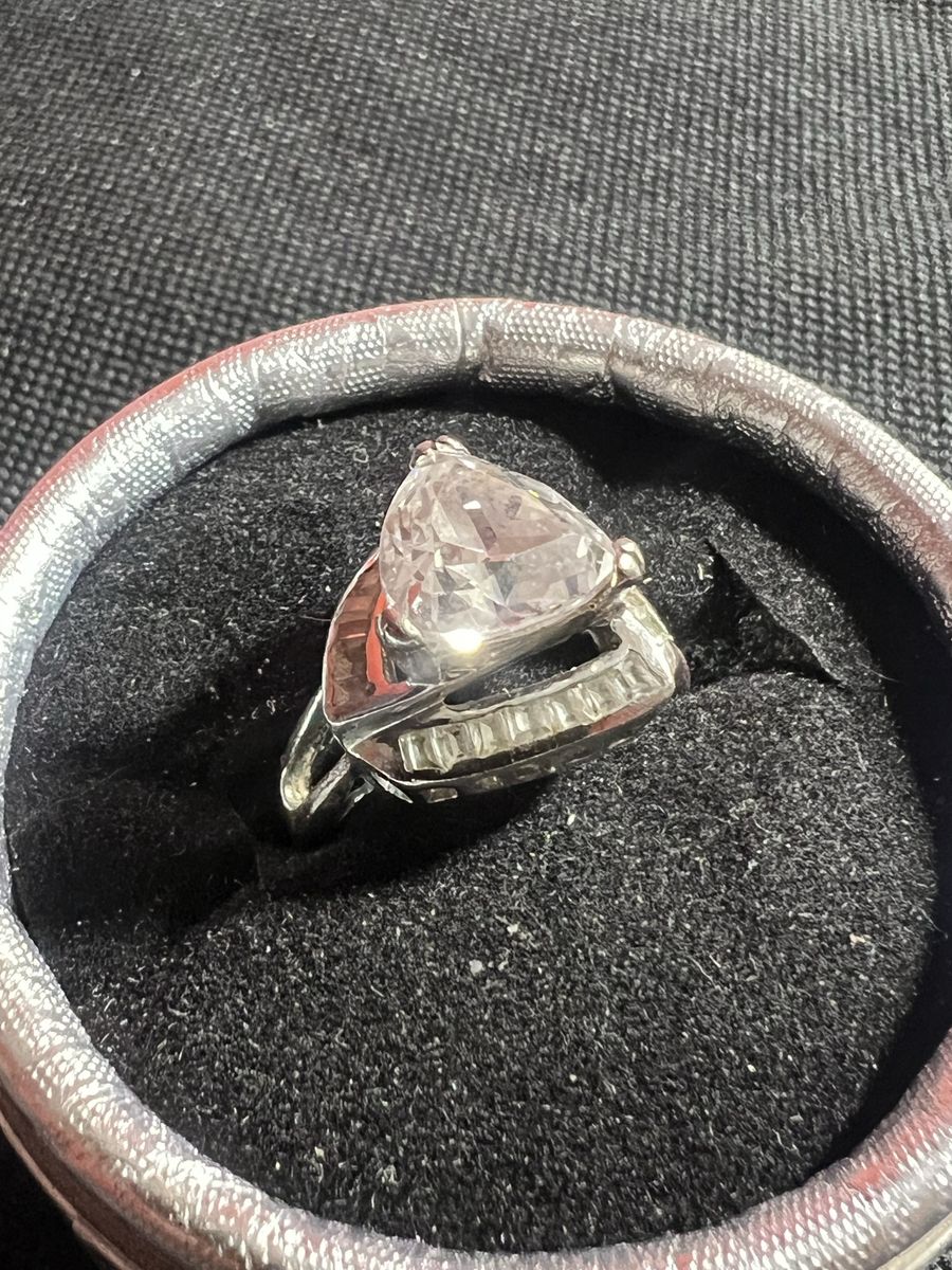 Elegant Silver-Tone Ring with Large Heart-Shaped Clear Stone & Baguette Accents Size-6