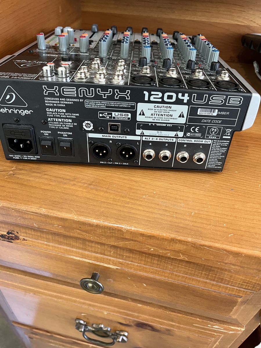 Behringer Xenyx 1204USB 12-Input 2-Bus Mixer with USB Audio Interface