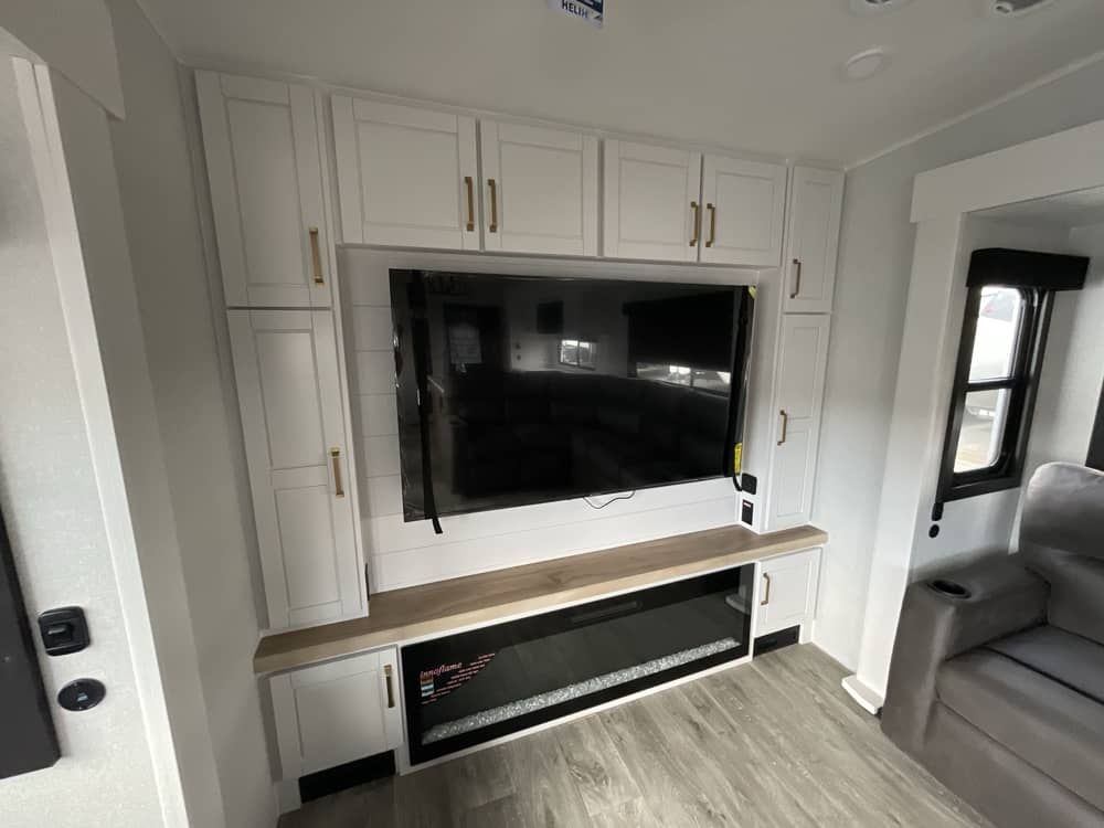 Main image 5