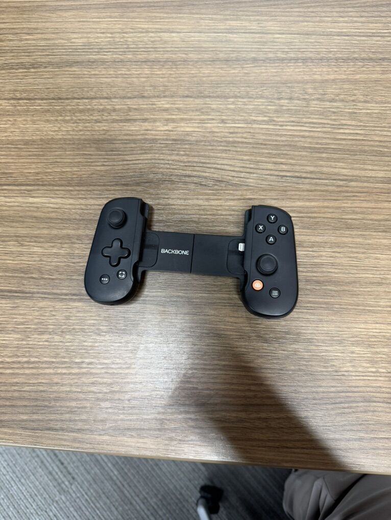 Backbone Lightning Port Controller