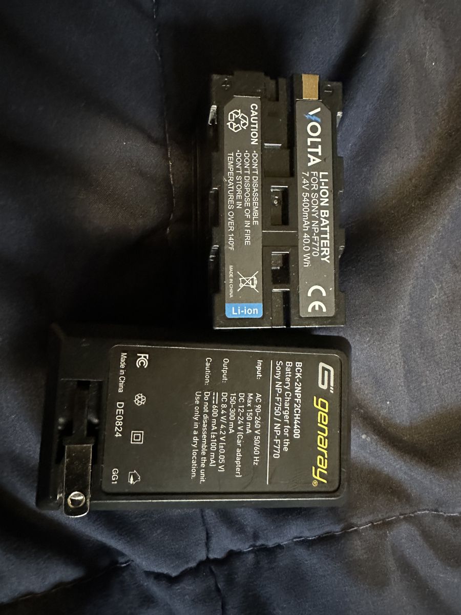 SONY BATTERY AND CHARGER NP F770