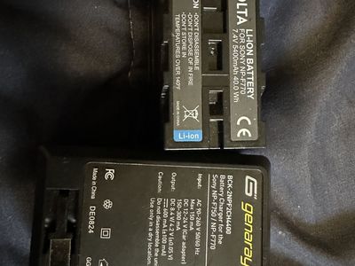 SONY BATTERY AND CHARGER NP F770