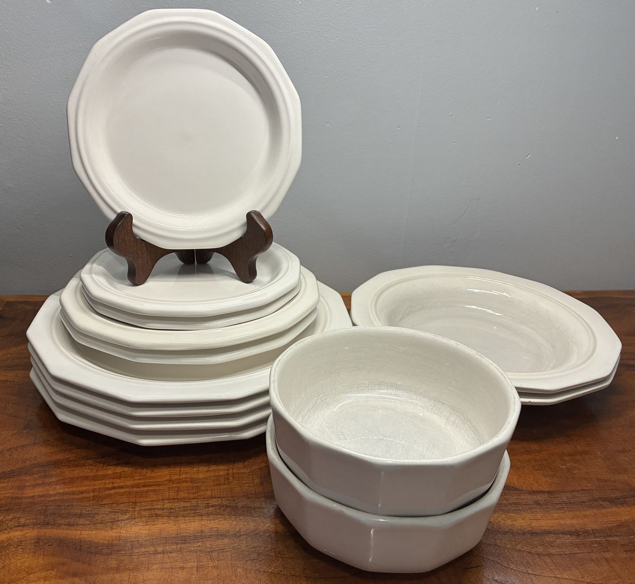 Vintage Pfaltzgraff Heritage White Dinnerware Set (Dinner, Salad and Bread & Butter Plates, Cereal and Pasta Bowls)