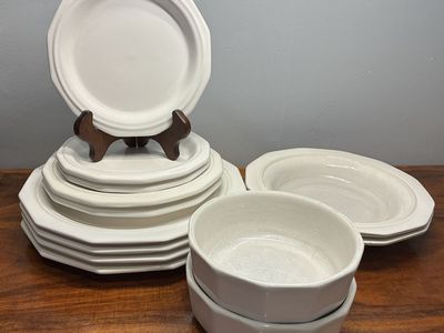 Vintage Pfaltzgraff Heritage White Dinnerware Set (Dinner, Salad and Bread & Butter Plates, Cereal and Pasta Bowls)