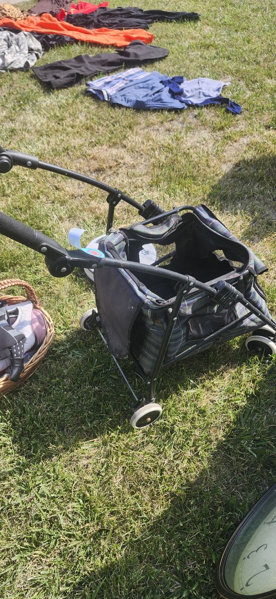 Dog stroller