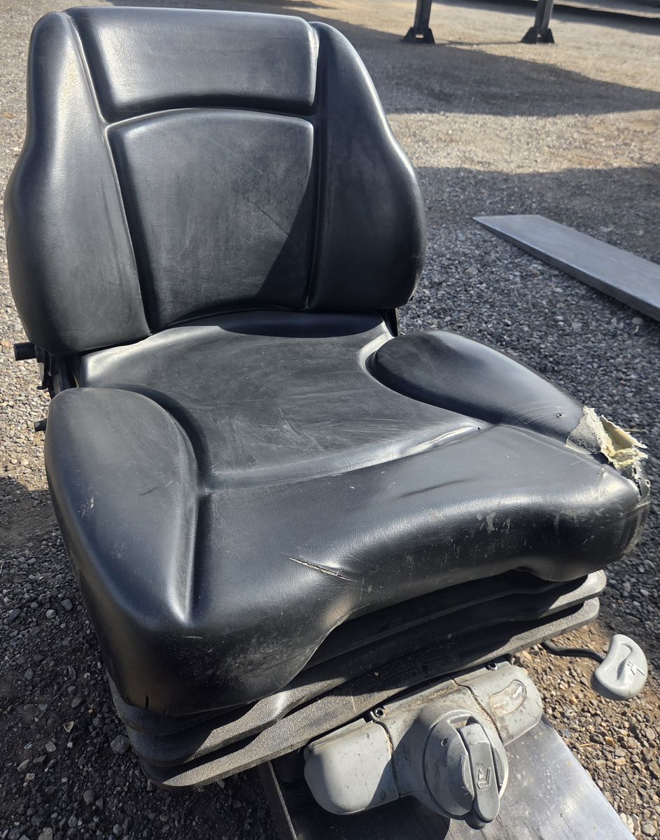 Hyster H110FT seat