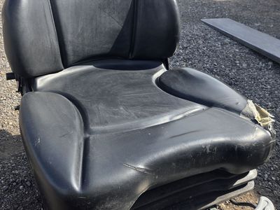 Hyster H110FT seat